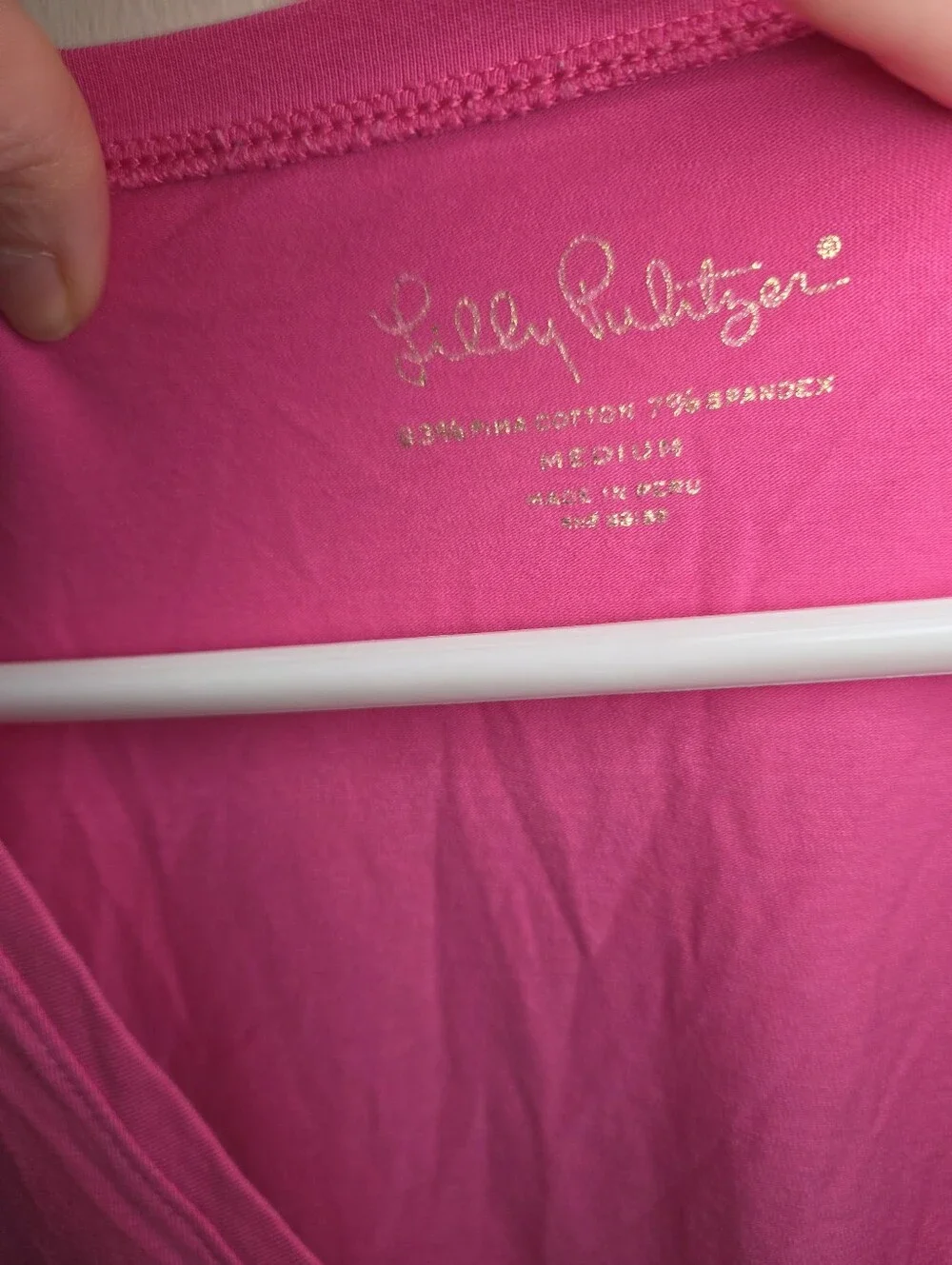 Women's Lilly Pulitzer Pink V-Neck T-Shirt Sz Medium - Picture 6 of 7